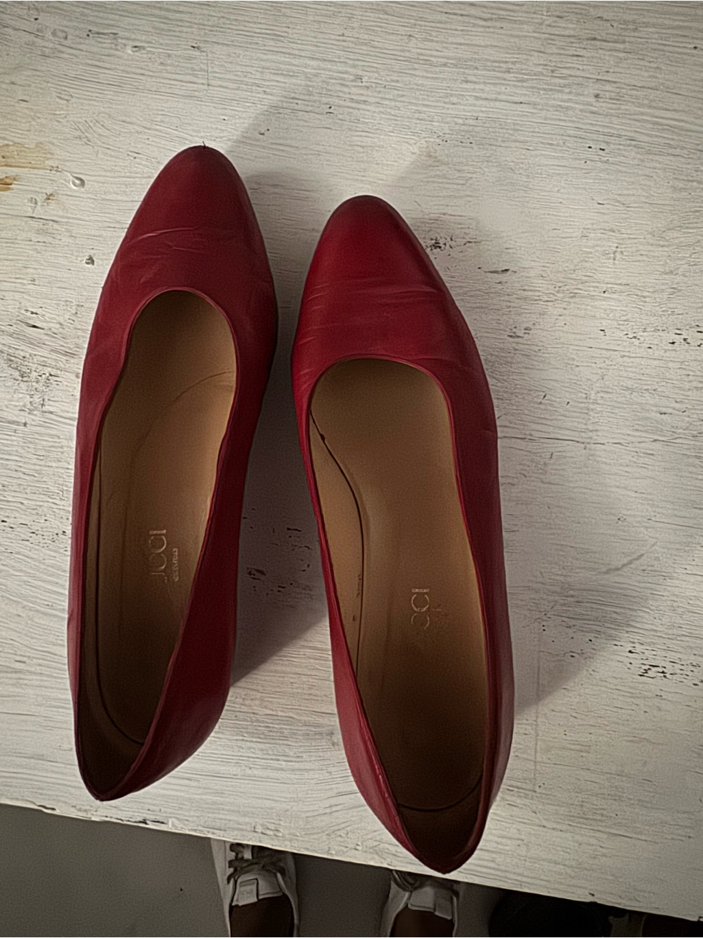 Gucci Red Leather Pointed-Toe Flats